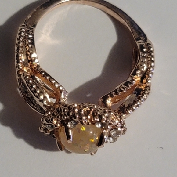 ROSE gold tone ring opal cream ring approximately 5.5. See last pic - Picture 4 of 8